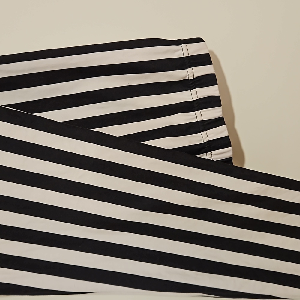 Black and white vertical striped leggings OS cosplay Halloween travel casual - Picture 7 of 7
